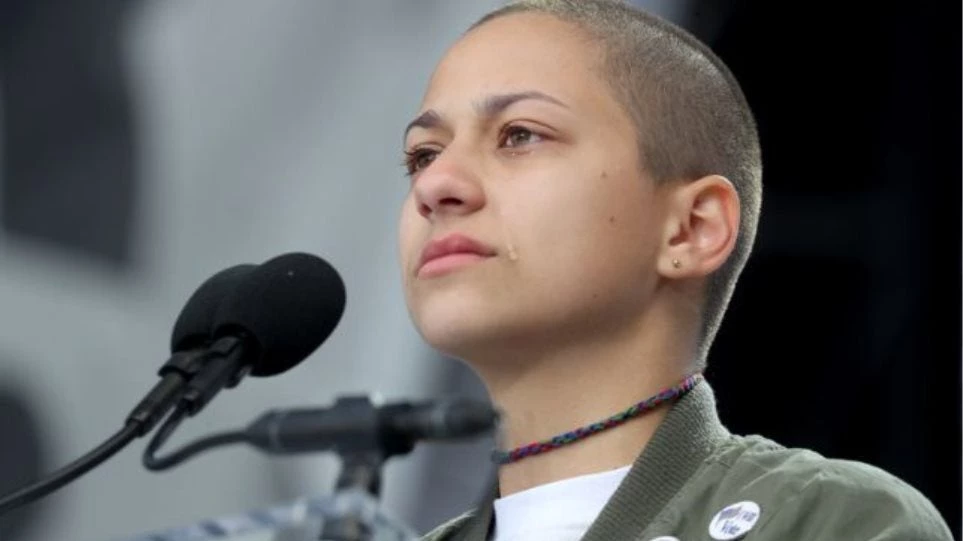 Η συγκλονιστική ομιλία της έφηβης ακτιβίστριας που γλίτωσε από το μακελειό στο Πάρκλαντ (βίντεο)